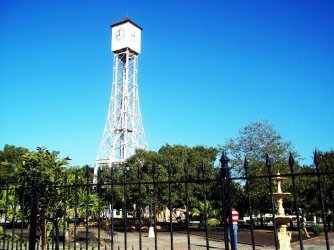 montecristi eiffel clock.jpg